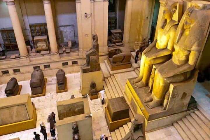 Statuen vn König Amenophis der dritte und seine Gemahin